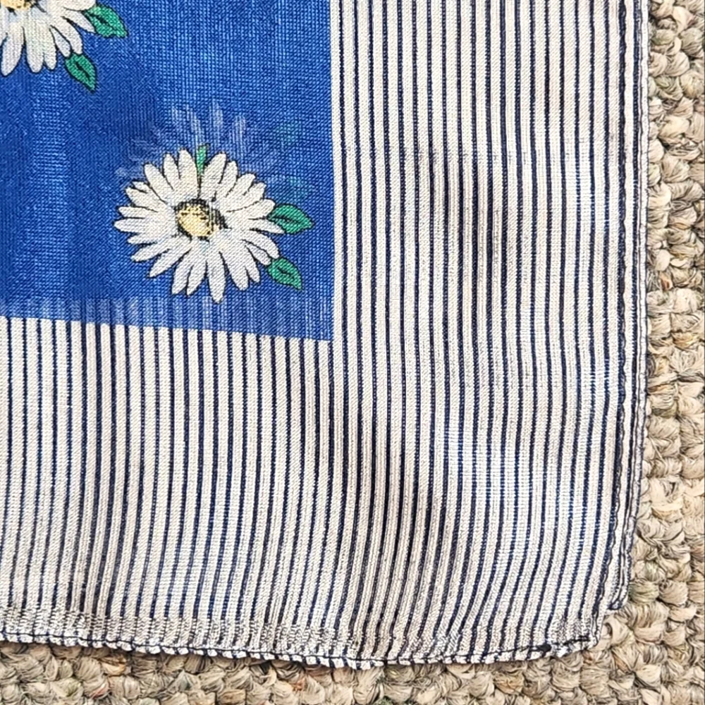 Bloomingdale's Polyester Daisy Print Scarf